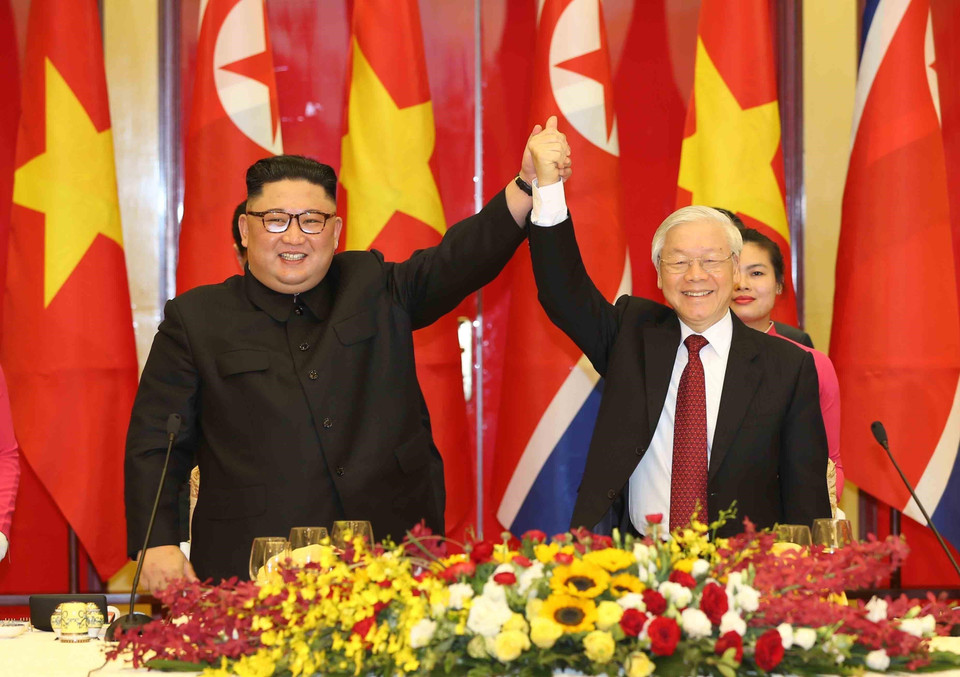2019年3月1日，越共中央总书记、国家主席阮富仲在河内举行招待会，欢迎朝鲜劳动党委员长、国务委员会委员长金正恩一行对越南进行正式友好访问。图自 越通社