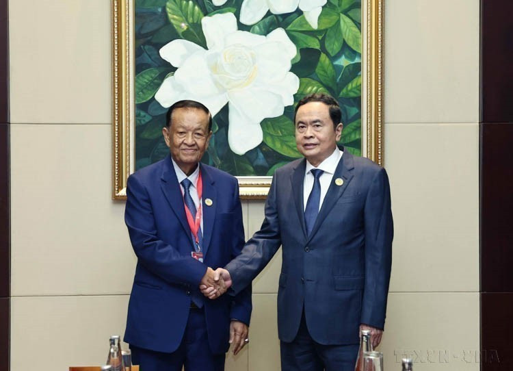 出席在老挝万象举行的第45届东盟议会联盟大会（AIPA-45）期间，2024年10月19日下午，越南国会主席陈青敏与泰国下议院议长万•穆罕默德•努尔•马塔会晤。图自 越通社