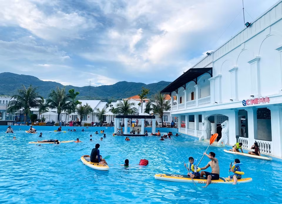 游客在永海县永海度假区尽情游玩。图片来源：越通社发布