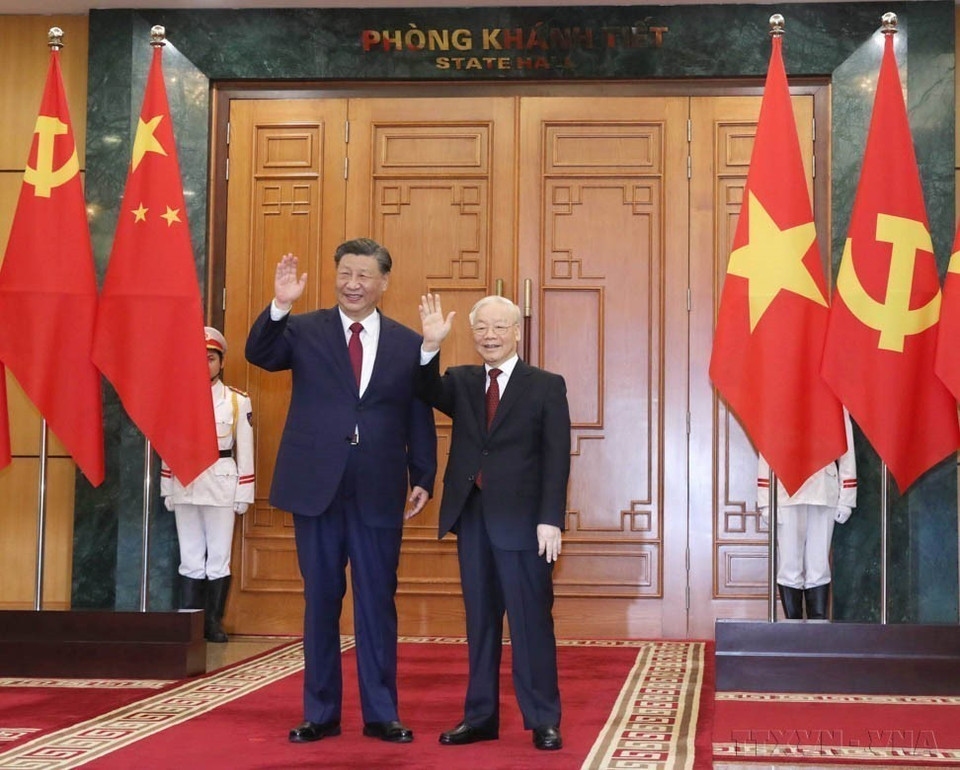 2023年12月12日下午,越共中央总书记阮富仲与对中国进行国事访问的中共中央总书记、国家主席习近平举行会谈(2023年12月12日)。图自 越通社