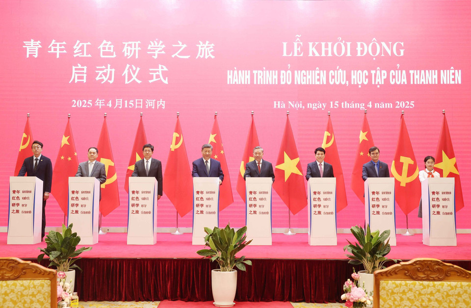 越共中央总书记苏林，国家主席梁强与中共中央总书记、国家主席习近平共同出席“青年红色研学之旅”启动仪式青年红色研学之旅”启动仪式。图自 越通社