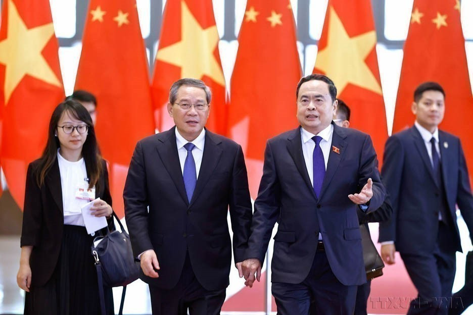 2024年10月13日在河内，越南国会主席陈青敏会见了对越南进行正式访问的中华人民共和国国务院总理李强。图自 越通社