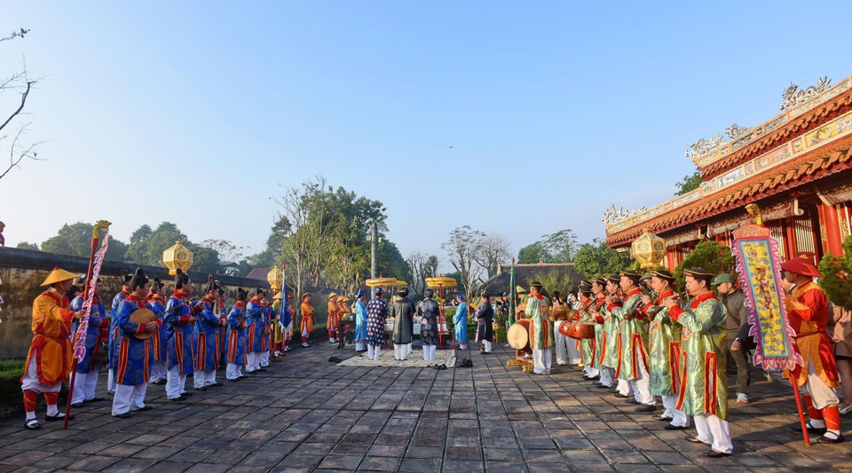 “2025年顺化国家旅游年”系列活动吸引大批游客参与。图自 越通社