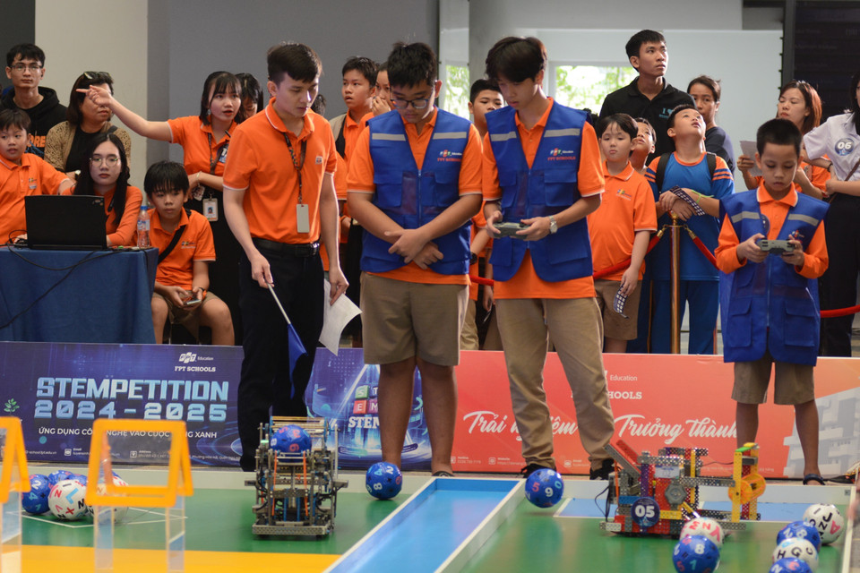 2024年OPEN STEM DAY（科技日）在岘港 FPT 小学和初中学校举行，吸引了来自岘港市和广南省的6000多名学生、家长和教师参与。图自 越通社