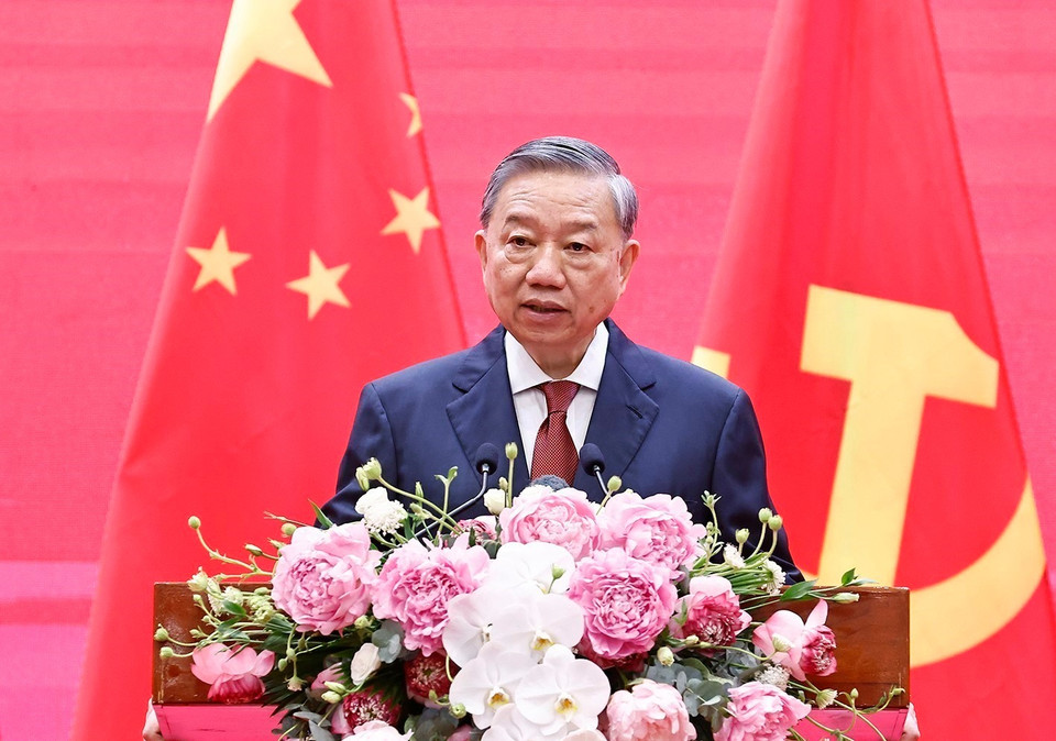 越共中央总书记苏林在中越人民联欢上发表讲话。图自 越通社