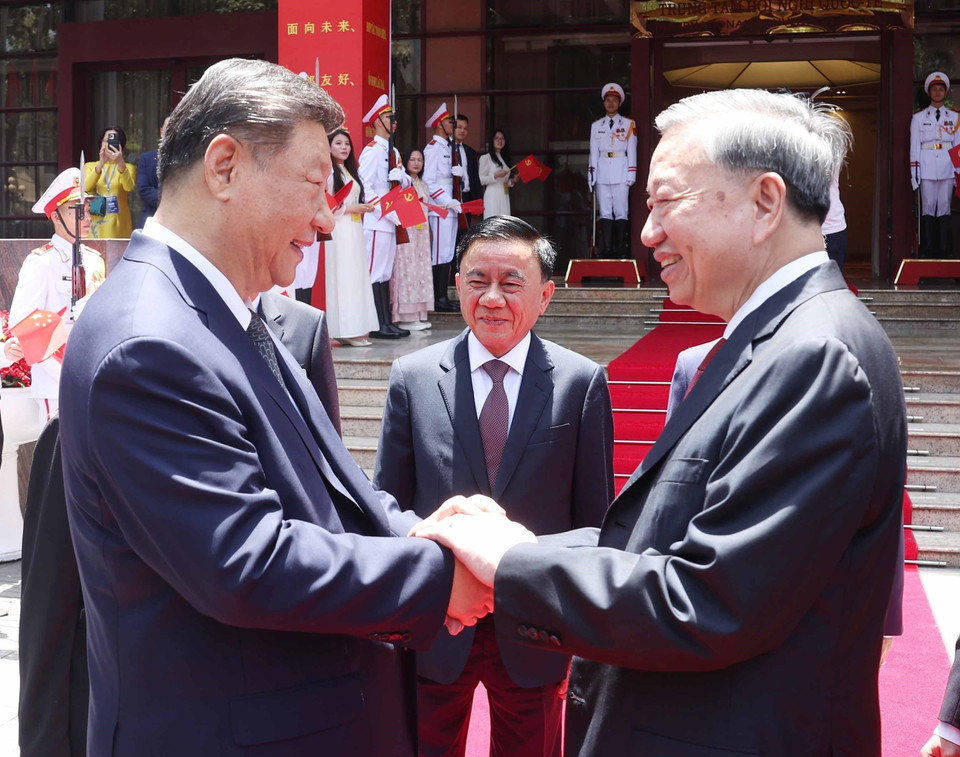 越共中央总书记苏林为中共中央总书记、国家主席习近平送行。图自 越通社