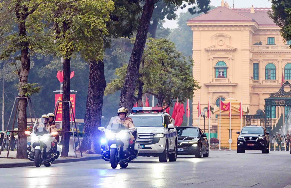 各代表团迎送引导方案按计划实施，确保安全有序。图自 越通社