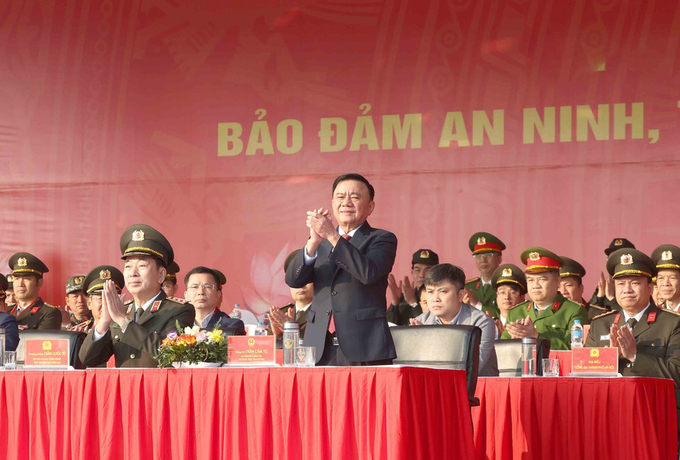 越共中央书记处常务书记陈锦秀出席越共十四大安保出征仪式。图自 越通社