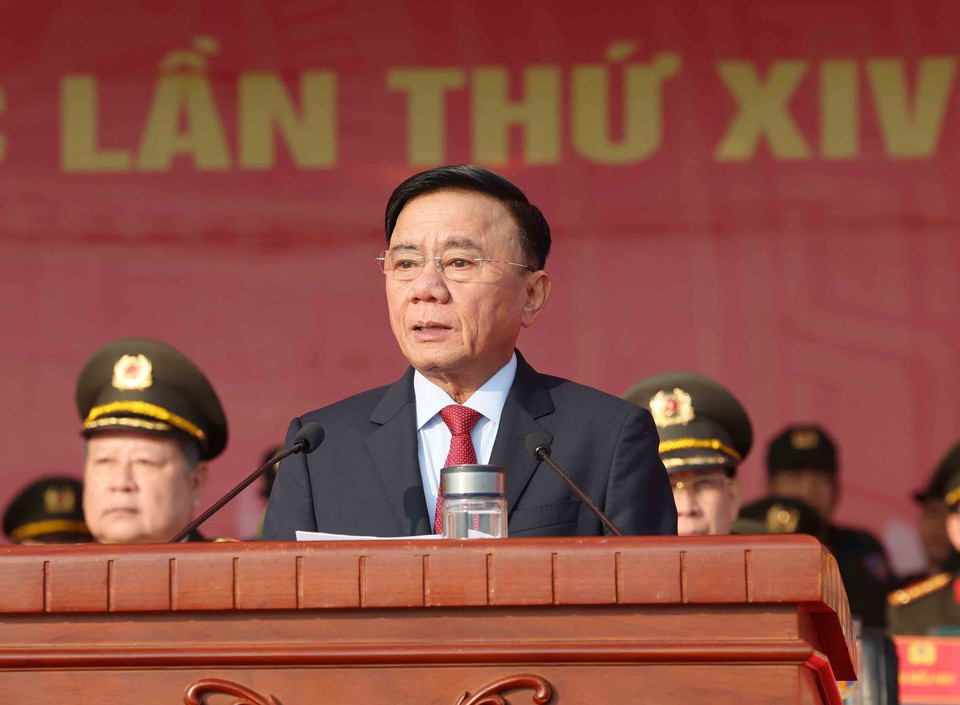 越共中央书记处常务书记陈锦秀在出征仪式上发表指示讲话。图自 越通社