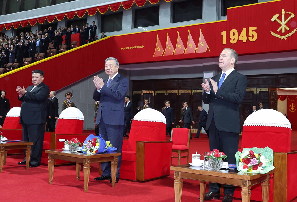 朝鲜劳动党总书记、国务委员长金正恩；党中央总书记苏林；俄罗斯联邦安全会议副主席、统一俄罗斯党主席梅德韦杰夫出席了本次活动。（图：越通社）