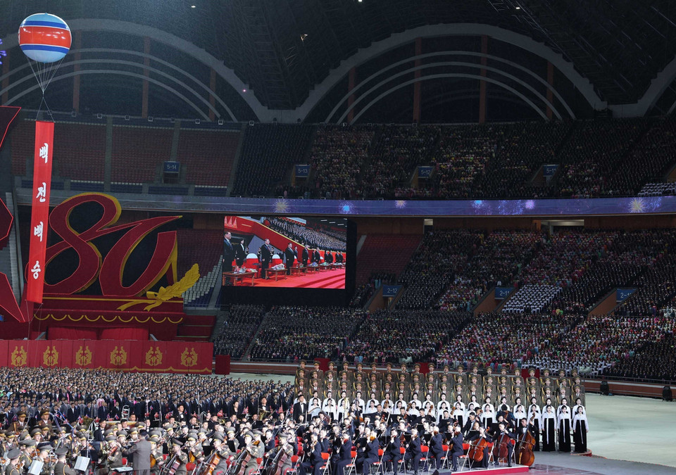 纪念朝鲜劳动党建党80周年文艺演出在平壤举行。（图：越通社）