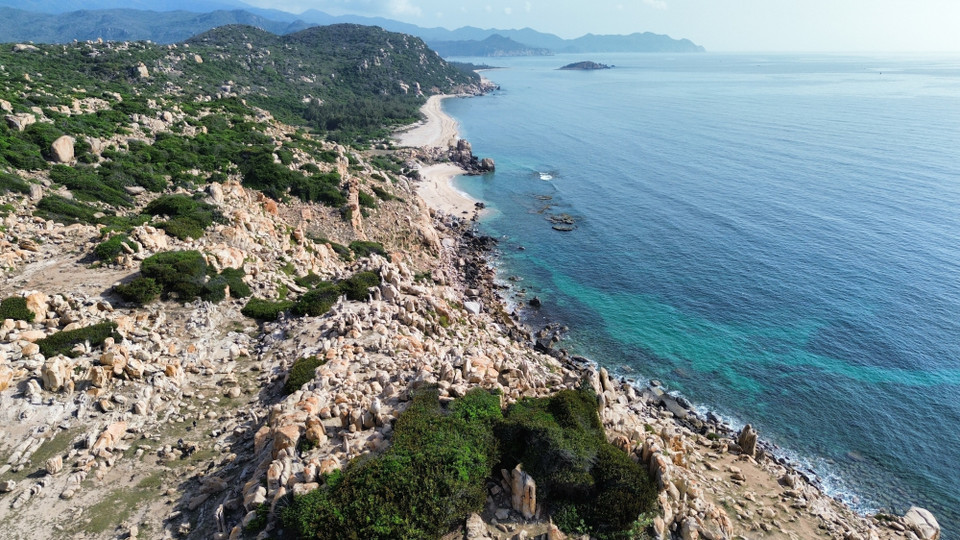 宁顺省主山国家公园岩石公园的壮丽景观，完美呈现了大自然的鬼斧神工。图自 越通社