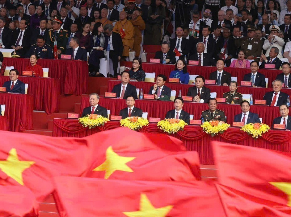 越共中央总书记苏林与各位党和国家领导人、前领导人，以及国际嘉宾一同出席庆典。图自 越通社