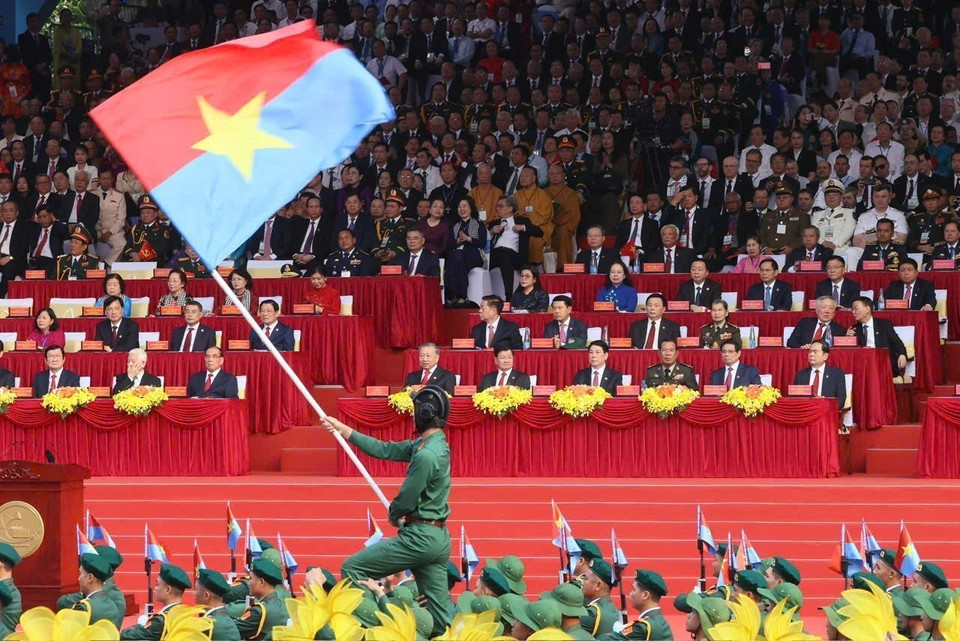 越共中央总书记苏林与各位党和国家领导人、前领导人，以及国际嘉宾一同出席庆典。图自 越通社