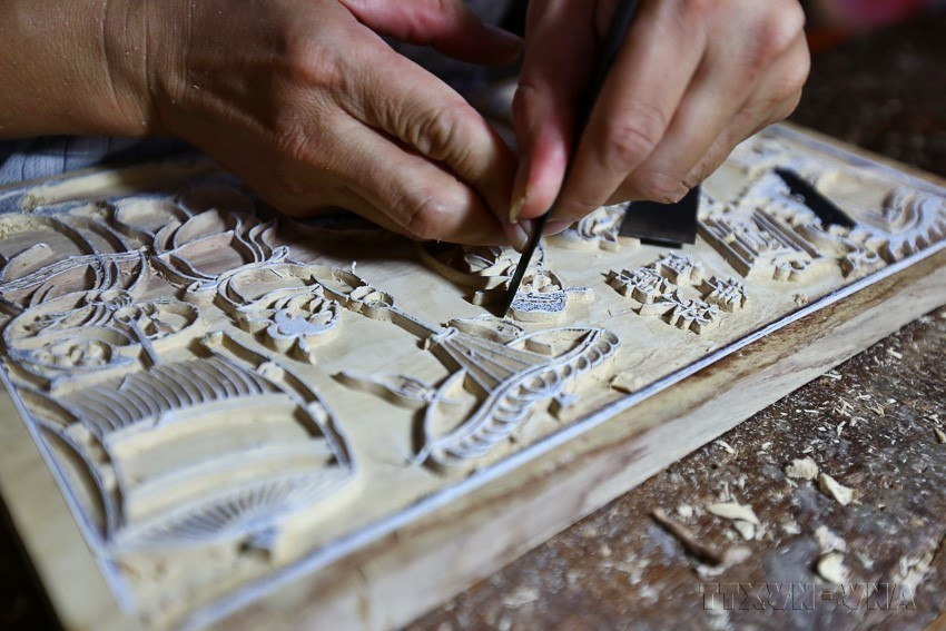 东湖画使用的木刻版分为两类：线条版和彩色版。图自 越通社