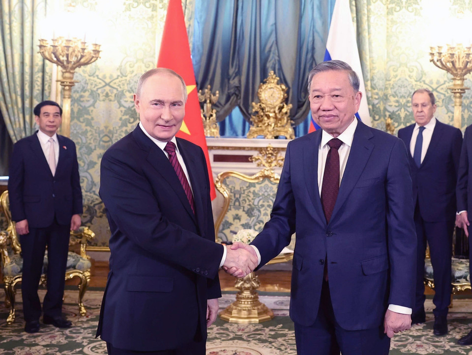 越共中央总书记苏林在莫斯科克里姆林宫与俄罗斯联邦总统弗拉基米尔·普京举行小范围会谈。图自 越通社