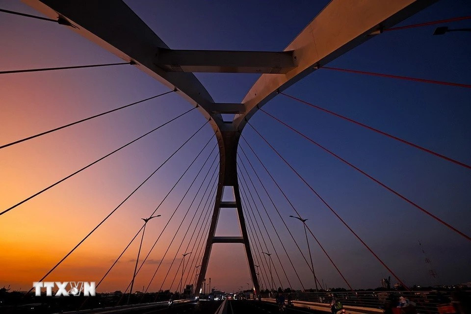 芹苴市多座桥梁的建设不仅促进该省经济发展，还为城市风貌增添了亮丽色彩。图自 越通社