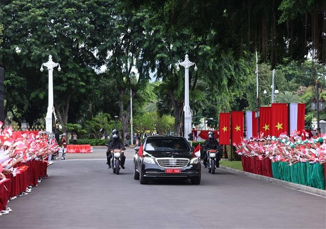 苏林总书记一行的欢迎仪式于2025年3月10日下午在总统府隆重举行。图自 越通社
