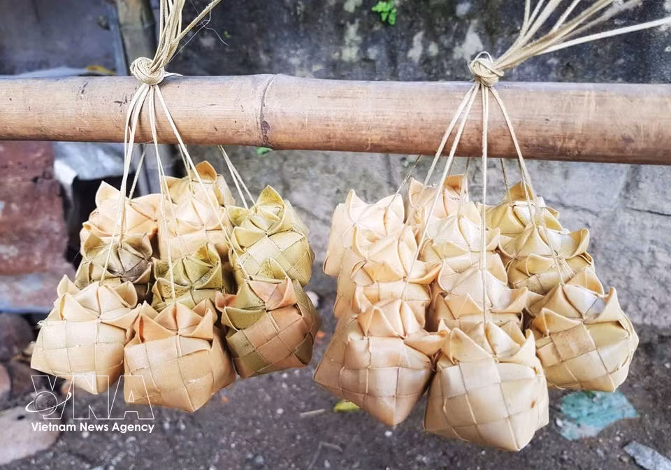 这些石榴粽堪称精致的“艺术品”，凝聚了安江省高棉族妇女的巧手匠心。图自 越通社