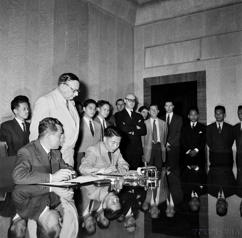 1954年7月20日24时,《停止在越南战争的日内瓦协定》在瑞士日内瓦正式签署。这是越南人民抗法战争事业中具有重要历史性意义的重大胜利,也成为越南革命和外交事业的重要里程碑。图自 越通社