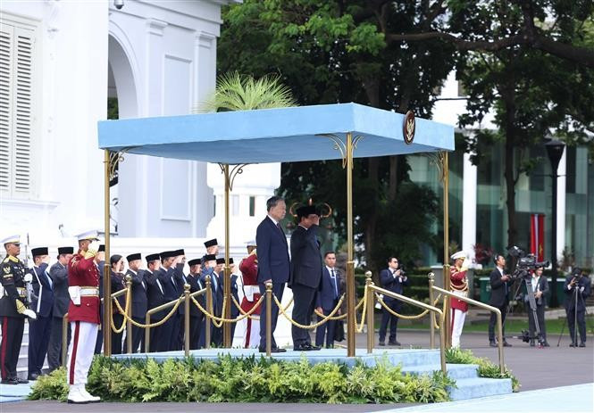 苏林总书记一行的欢迎仪式于2025年3月10日下午在总统府隆重举行。图自 越通社