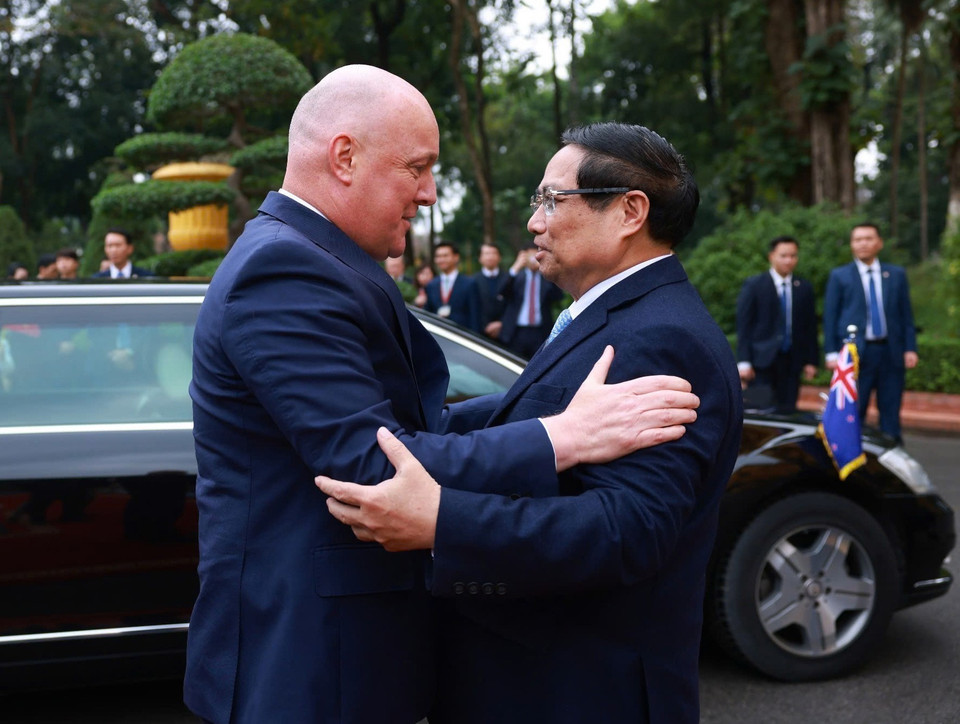 越南政府总理范明政举行仪式，欢迎新西兰总理克里斯托弗·拉克森访越。图自越通社