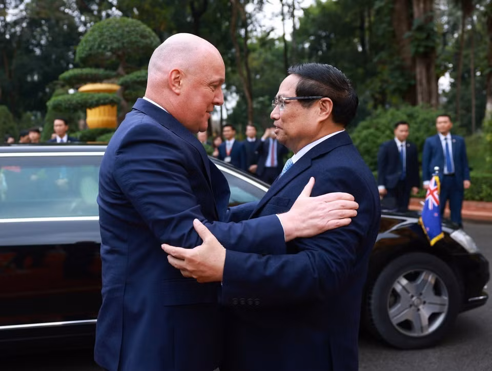 越南政府总理范明政举行仪式，欢迎新西兰总理克里斯托弗·拉克森访越。图自越通社