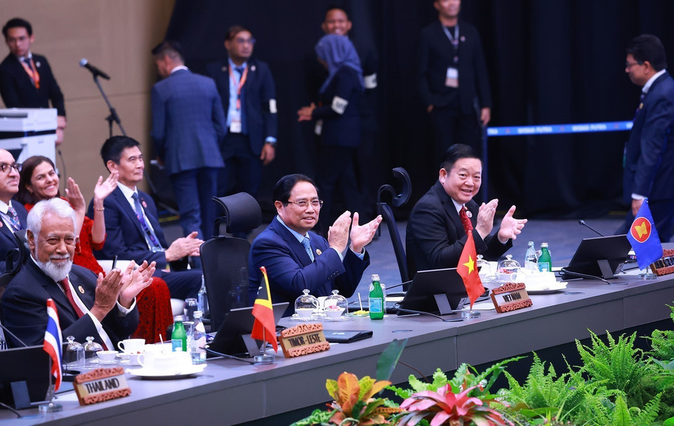 越南总理范明政在马来西亚吉隆坡出席第28届东盟—日本领导人峰会并发表讲话。图自 越通社