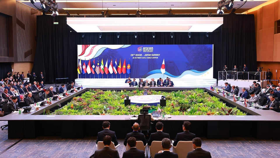 越南总理范明政在马来西亚吉隆坡出席第28届东盟—日本领导人峰会并发表讲话。图自 越通社