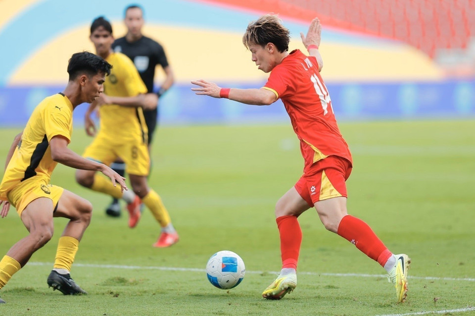 南U22队球员发起一次进攻。图自 越通社