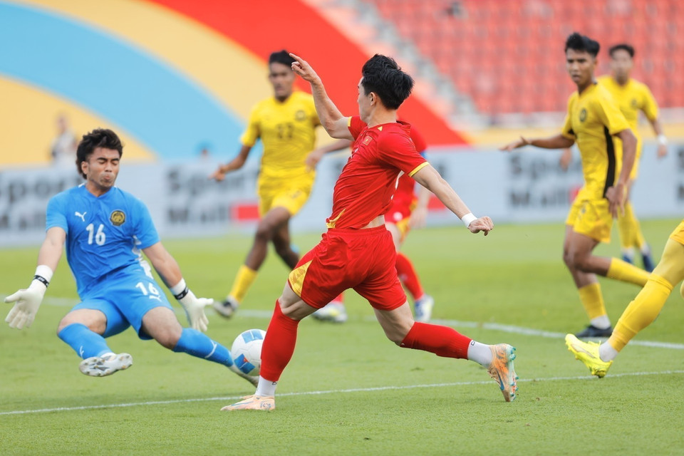 廷北的一脚极具威胁的射门。图自 越通社