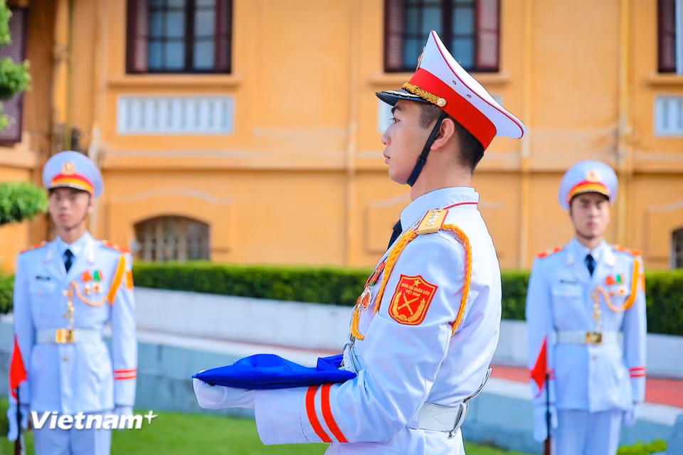 东盟盟旗升旗仪式是东盟成员国的重要官方活动，彰显成员国间的团结、合作精神，以及共同建设和平、稳定、繁荣的东盟共同体的愿景。图自 越通社