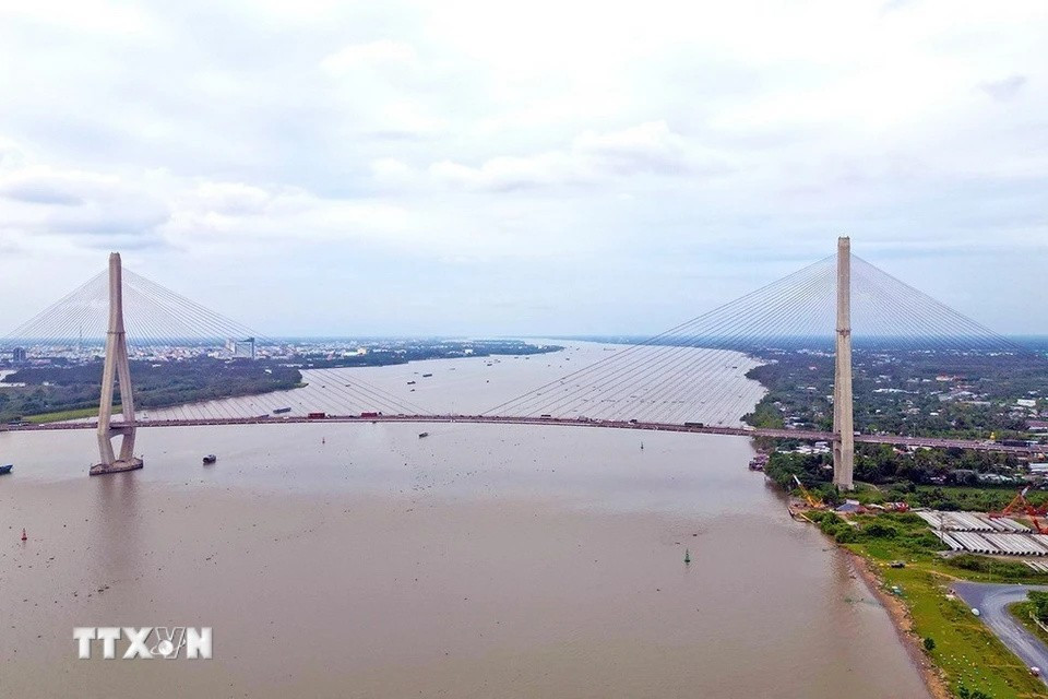 横跨后江的芹苴桥，将芹苴市和永隆省连接起来。图自 越通社