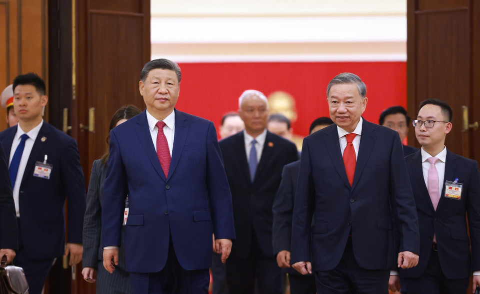 越共中央总书记苏林与中共中央总书记、国家主席习近平前往越共中央总部，以举行会谈。图自 越通社