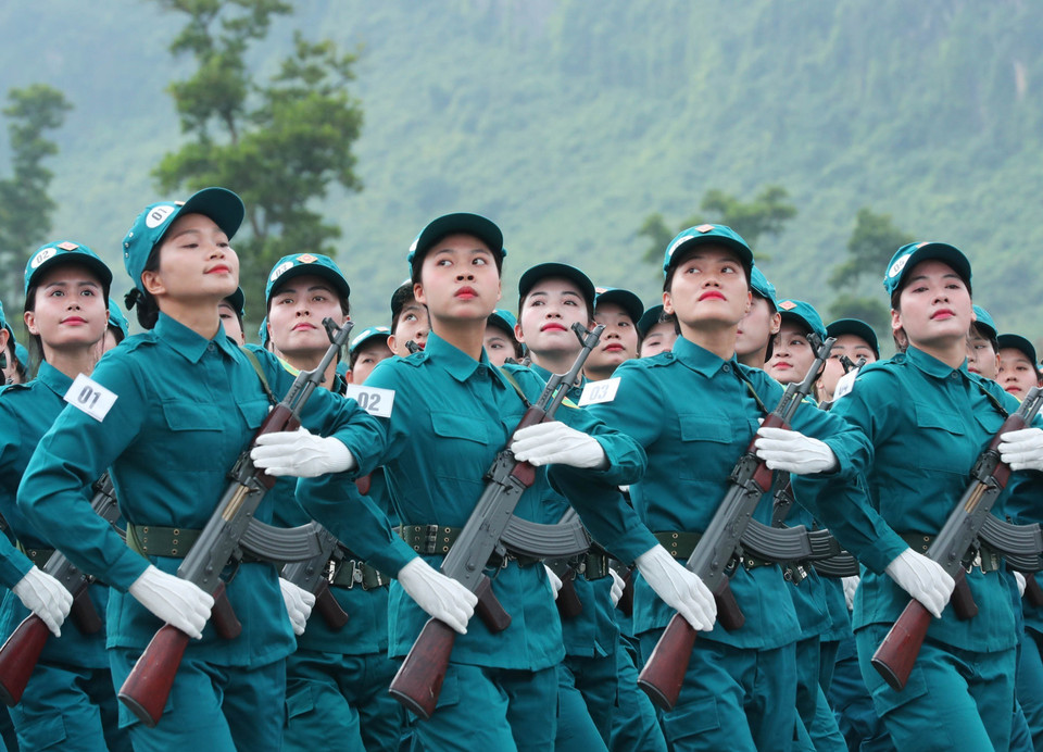 女民兵自卫队方阵参加合练。图自 越通社