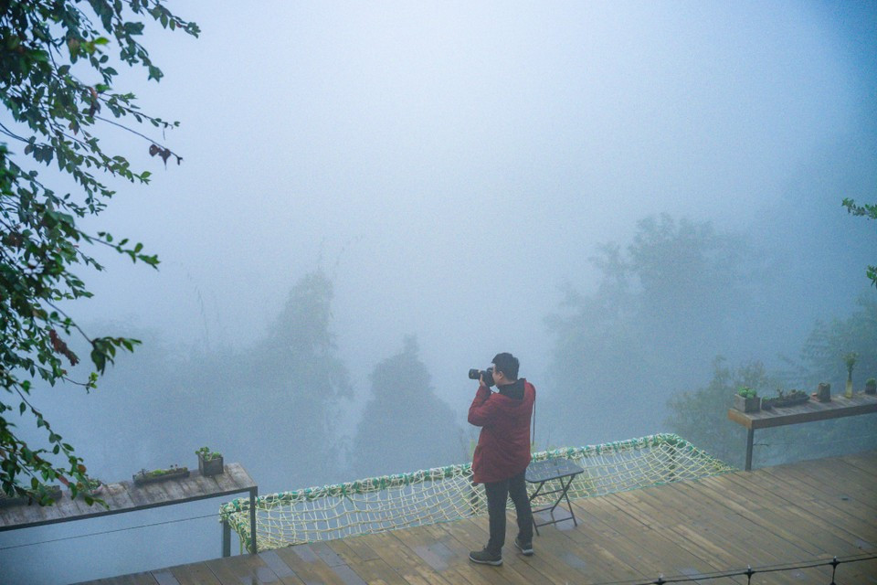 新水湖的居民不断完善各类服务，使每年前来探索的游客数量稳步增长。图自 越通社《Vietnam+》