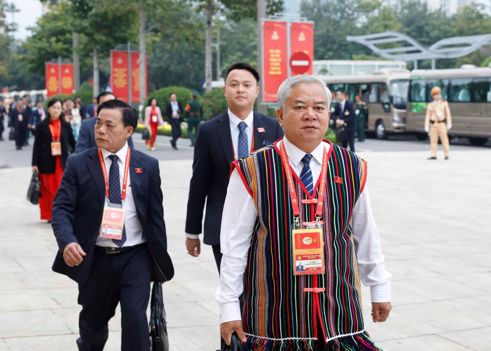 与会代表出席讨论会。图自 越通社