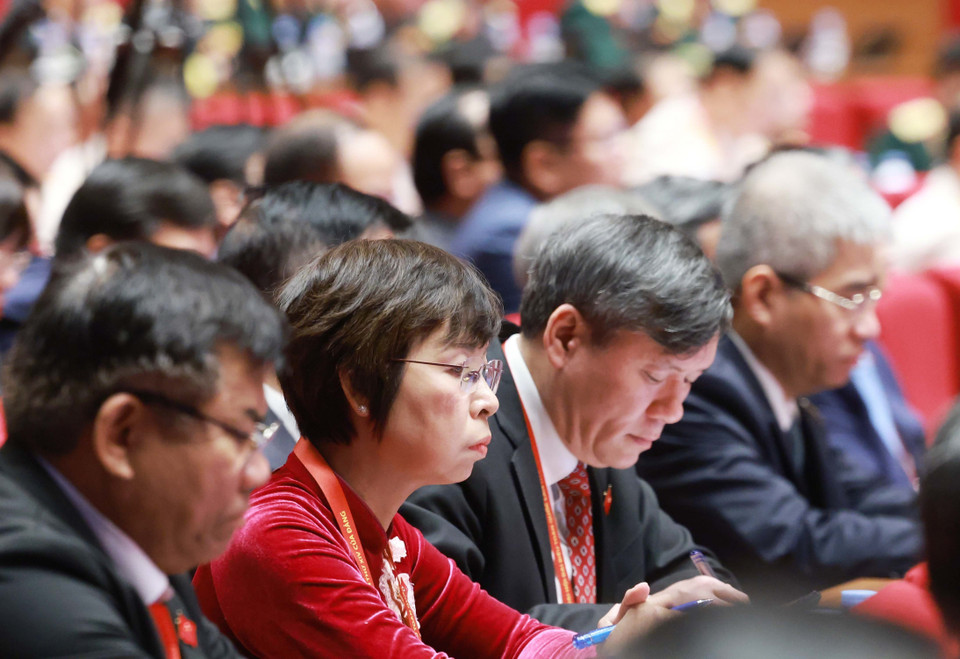 1月21日上午，与会代表出席大会，并就大会文件进行讨论。图自 越通社