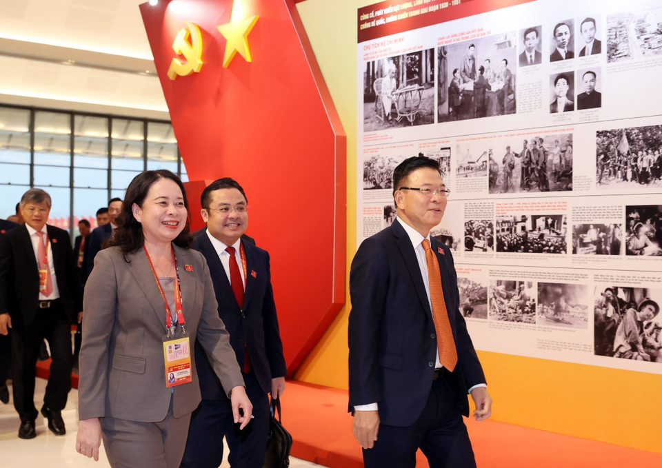 与会代表出席讨论会。图自 越通社