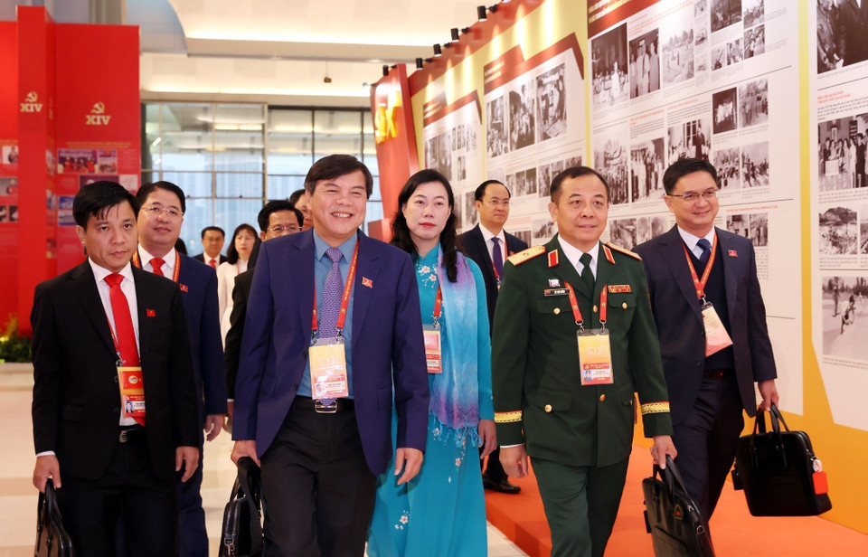 与会代表出席讨论会。图自 越通社