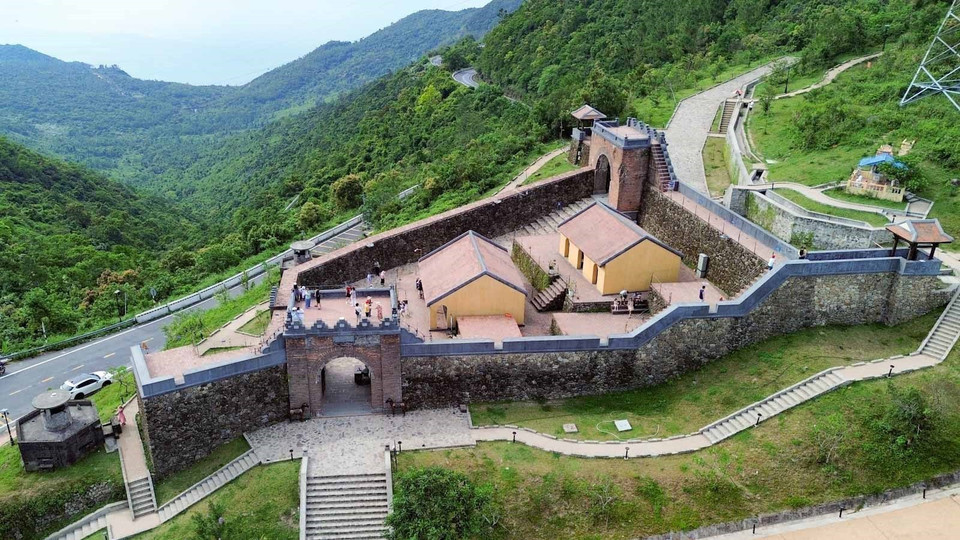 从一处被岁月侵蚀的废墟，海云关正逐步重现昔日风采。图自 越通社