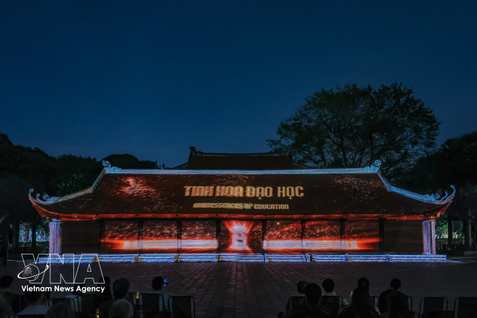 光影之旅以富有情感与创意的表达再现文庙—国子监的历史故事，引领观众以全新视角感受民族文化遗产之美。图自：越通社