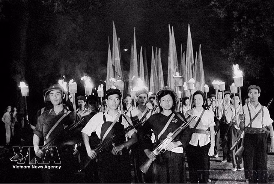 1964年5月，“三随时”运动在首都河内发起，随后迅速在北方各地推广，为抗美救国战争取得胜利作出重要贡献。图自越通社
