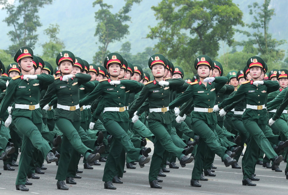 女军医方阵参加合练。图自 越通社