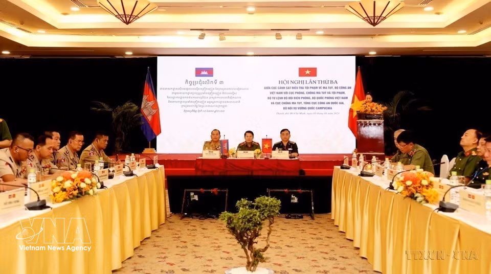 越南与柬埔寨禁毒合作第三次会议在胡志明市举行，双方就加强跨境毒品犯罪打击合作交换意见并达成多项共识。图为 越通社