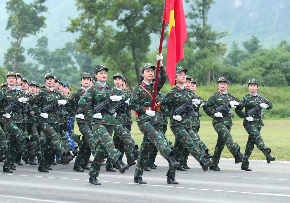 女兵方阵参加合练。图自 越通社