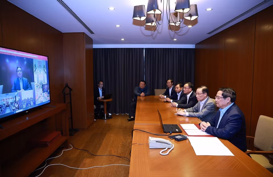 范明政总理与国内各省市举行视频会议，部署救援抢险及灾后恢复工作。图自 越通社