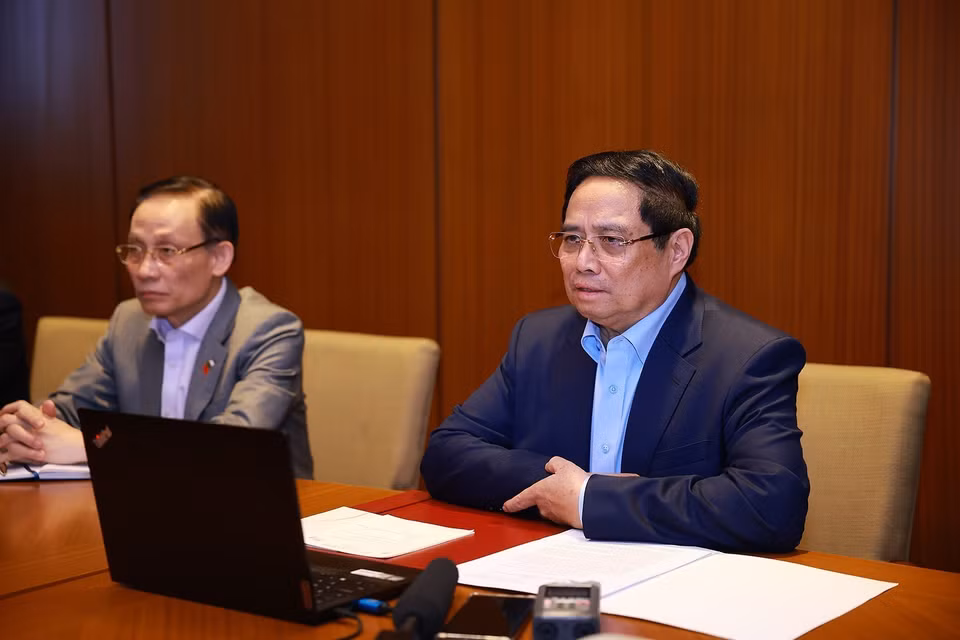 范明政总理与国内各省市举行视频会议，部署救援抢险及灾后恢复工作。图自 越通社