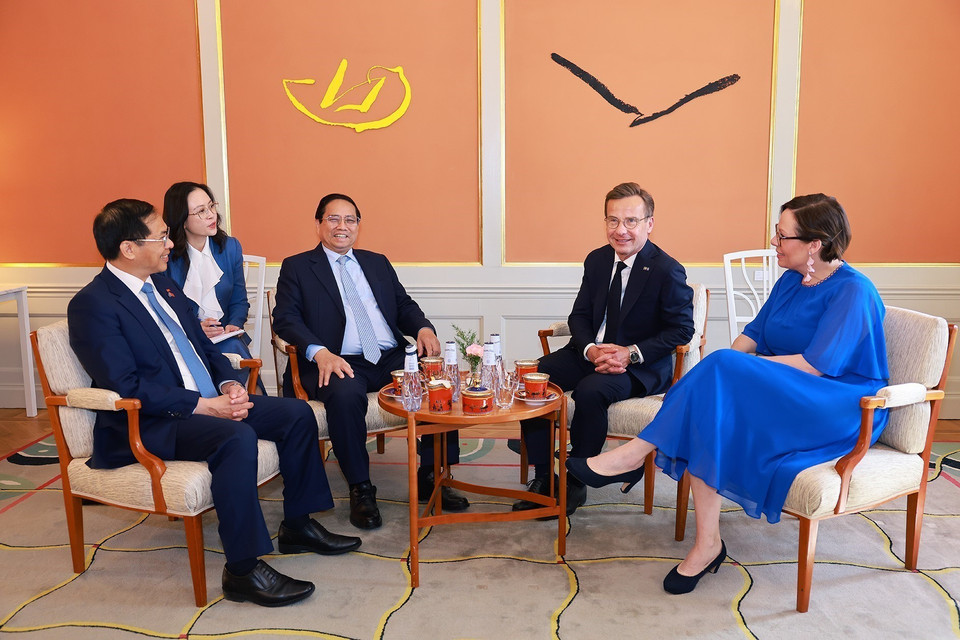 越南政府总理范明政与瑞典首相乌尔夫·克里斯特松举行小范围会谈。图自 越通社