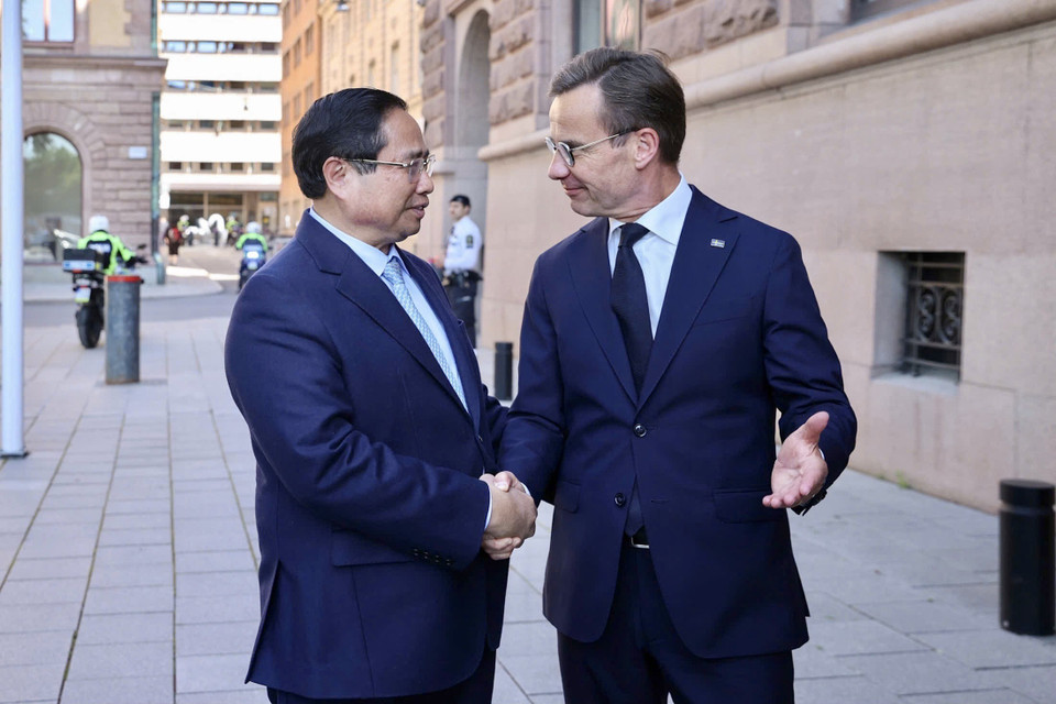 瑞典首相乌尔夫·克里斯特松迎接越南政府总理范明政到访。图自 越通社